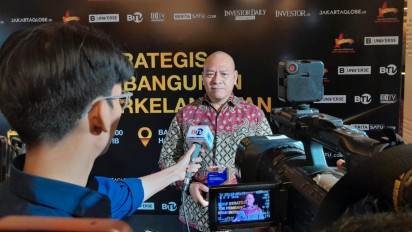 Nikson Nababan Terima Penghargaan Komitmen Mendorong Pembangunan Daerah