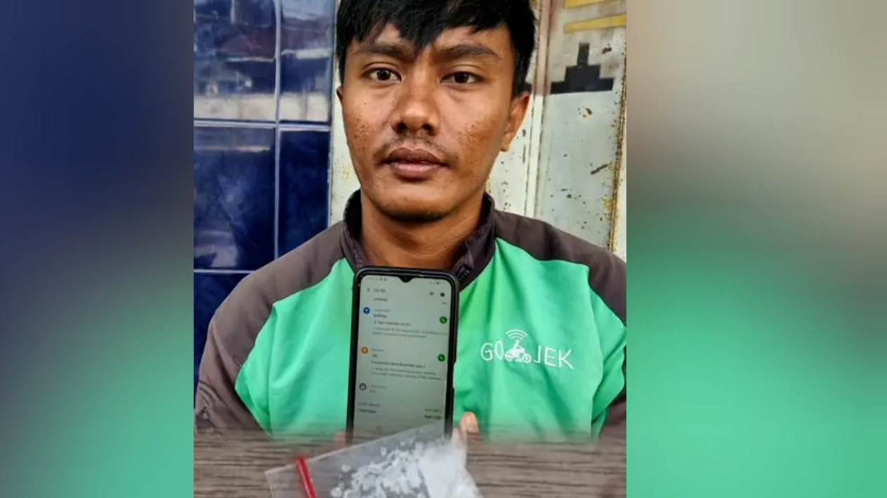 Driver Ojol di Bandar Lampung Nyaris Jadi Korban Jebakan Oknum Polisi dengan Paket Narkoba
            - galeri foto