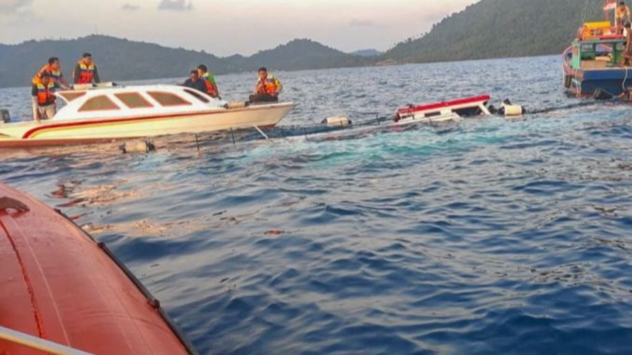 Kapal Bawa 40 Penumpang Tenggelam di Anambas Riau, Tiga Orang Meninggal Dunia
            - galeri foto