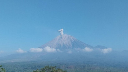 Gunung Semeru Erupsi Enam Kali Erupsi pada Sabtu Pagi, Warga Diminta Jauhi Puncak