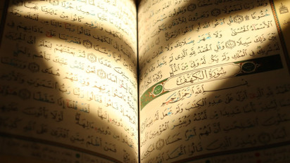 Tafsir Surah Al-Baqarah Ayat 14: Orang Munafik telah Ngaku Beriman, Sebenarnya Bermuka Dua