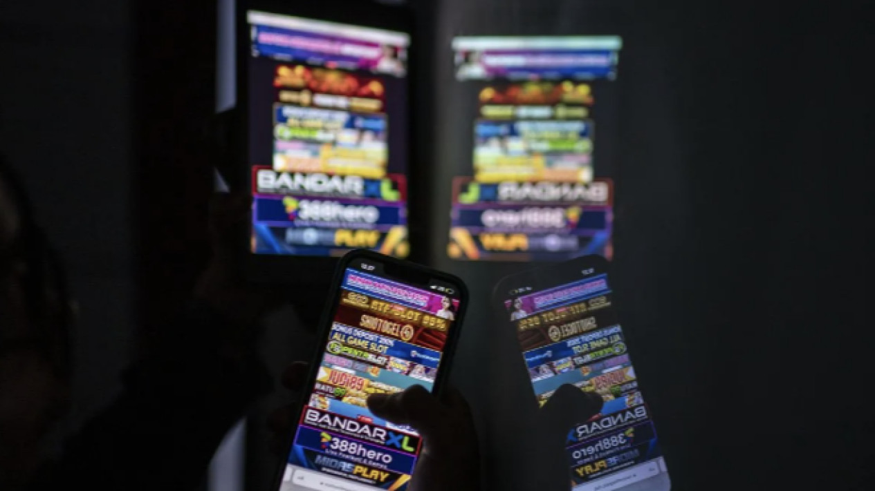 Menguak Tabir Sosok T Pengendali Judol, Bandar Judi Paul Phua Target FBI Kembali Mencuat
            - galeri foto