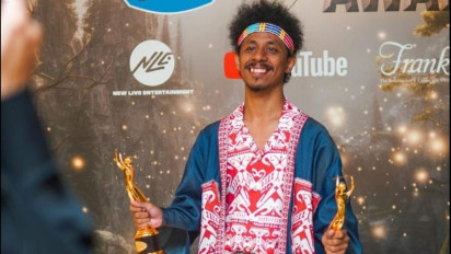 Lirik Lagu Raim Laode - Komang, Terinspirasi dari Sang Istri Hingga Meraih 2 Penghargaan AMI Awards 2023