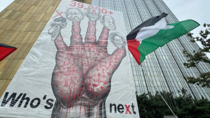 Terang-terangan Warga Australia Bentangkan Bendera Palestina, Cecar Segera Sanksi Israel yang Makin Brutal di Gaza