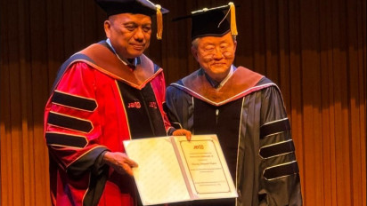 Pidato Olly Dondokambey Saat Terima Anugerah Gelar HC Profesor di Jei University Seoul