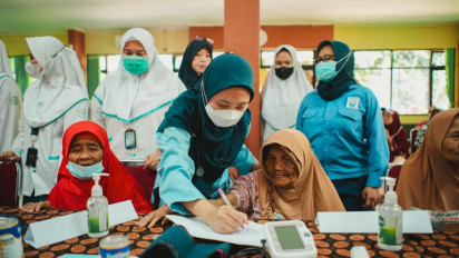 Upaya Peduli Lansia, PAPDI Jakarta Selenggarakan Pemeriksaan Kesehatan dan Vaksinasi Influenza