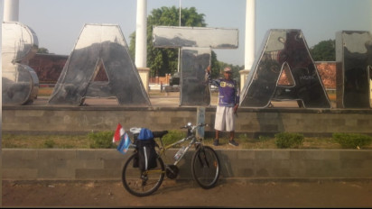Lima Hari Perjalanan, Kakek Sunari Asal Nganjuk Mengayuh Sepeda ke Lampung : Suka dan Duka yang Menginspirasi