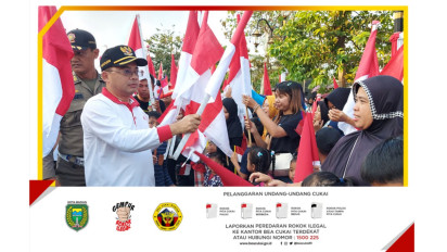 Sambut Hari Kemerdekaan, 10.000 Bendera Merah Putih Dibagikan Gratis Kepada Warga Kota Madiun