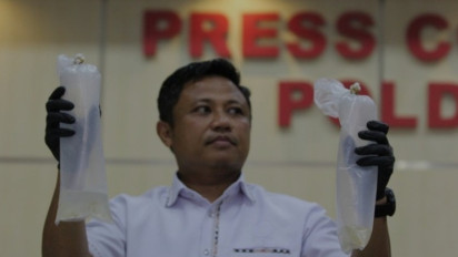 Polda Jatim Gagalkan Jual Beli Benih Bening Lobster Ilegal di Pesisir Laut Banyuwangi