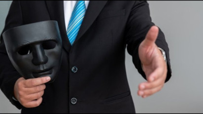 Pelihara Kemunafikan Layaknya Orang Tuli, Tafsir Surah Al-Baqarah Ayat 18