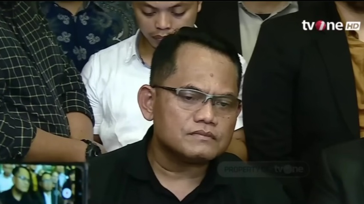 Angin Segar untuk Iptu Rudiana, Didampingi Hotman Paris, Ayah Eky itu Berani Melawan Kubu Dede: Demi Allah 7 Turunan Saya Mati Kalau Bohong!
            - galeri foto