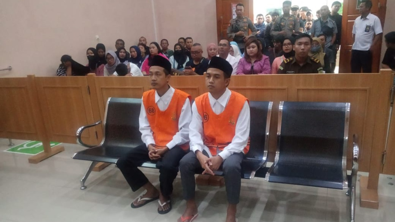 Terdakwa Kasus Pembunuhan di Pakis Malang Ajukan Nota Keberatan dan Minta Bebas
            - galeri foto