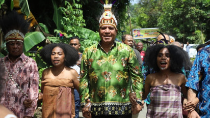 Paulus Waterpauw Unggul Dalam Survei Pilkada Papua