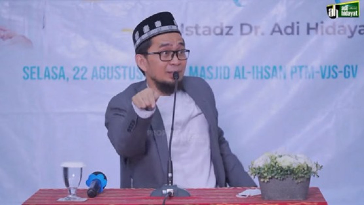Ustaz Adi Hidayat Bagikan Doa Hari Jumat dan Waktu Terbaik untuk Memanjatkannya: Inilah Saat Seorang Hamba Sangat Dekat dengan Allah SWT
            - galeri foto