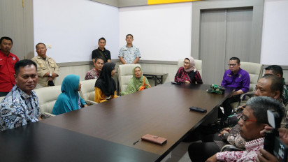 Bupati Nina Agustina Berbela Sungkawa, Temui Keluarga Diduga Korban Bully