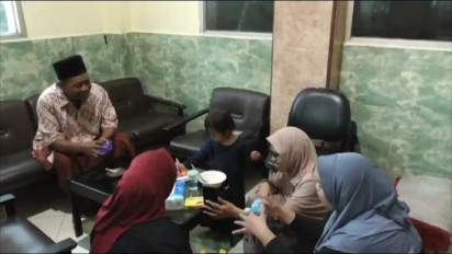 Balita Perempuan yang Ditinggal Ibu Kandungnya di Masjid Akhirnya Dijemput Neneknya dari Kediri