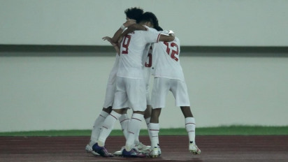 Reaksi Kocak Rekan Setim Mathew Baker Dipantau Pelatih Timnas Indonesia U-17 Nova Arianto di Media Sosial
