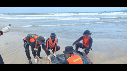 Tim SAR Berhasil Menemukan Korban Kedua Yang Terseret Ombak Di Pantai Karangseke Lebak