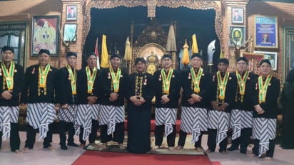 Gelar Sarasehan dan Do'a Untuk Pilkada 2024, Keraton Demak Beri Gelar untuk Rektor UBK