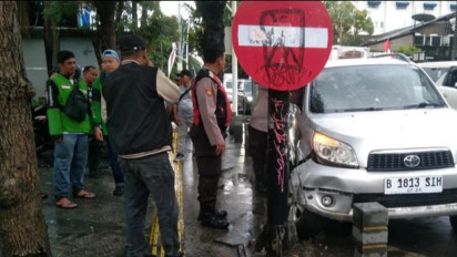 Viral Bocah 9 Tahun Bawa Kabur Mobil Berakhir Tabrak Tiang Lampu Merah, Ini Kronologinya