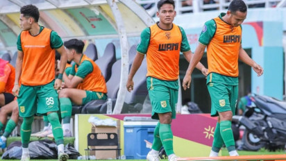 Reaksi Beragam Bonek Usai Toni Firmansyah Dapat Sanksi dari Persebaya Jelang Liga 1 24/25, Bintang Timnas Indonesia Diminta Lakukan Ini