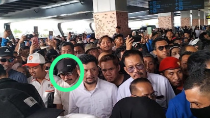 Sekda Mamuju Tertangkap Kamera Menyambut Balon Gubernur Sulbar di Bandara Tampapadang, Bawaslu Akan Lakukan Kajian