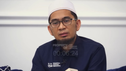 Yakin Masih Mau Bawa Hp saat Shalat? Hati-hati, Ternyata Kata Ustaz Adi Hidayat Kebiasaan Itu Bikin...