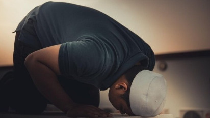 Waktu Terbaik Tahajud Ternyata Bukan Jam 3 Pagi, Ustaz Adi Hidayat: Jika Anda Bisa Lakukan di Akhir-akhir