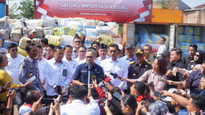 Satgas Kembali Beraksi, Mendag Zulhas Pimpin Pemusnahan Barang Impor Ilegal Senilai Rp46,1 Miliar di Cikarang