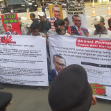 Massa AP2-AK Desak KPK Usut Dugaan Korupsi PON Papua