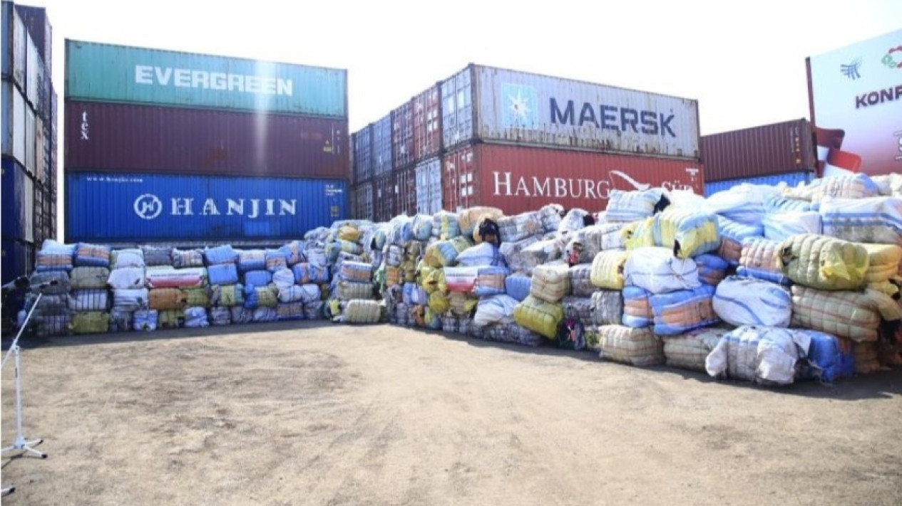 Masih Ada Ribuan Bal Pakaian Ilegal Masuk Indonesia, Bareskrim Polri Beri Tindakan Tegas Selamatkan UMKM
            - galeri foto