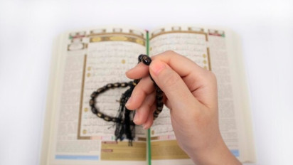 Tafsir Surah An-Nisa Ayat 62,  Kenali  Kelicikan Orang Munafik yang Berpaling dari Allah SWT