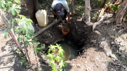 Musim Kemarau, Warga Kesulitan Air Bersih, Gunakan Air Keruh untuk Kebutuhan Sehari-hari