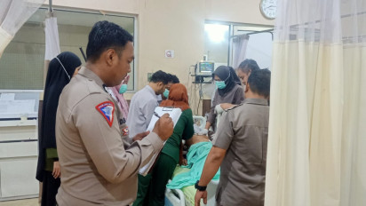 Polantas di Makassar Ditabrak Mobil Saat Bertugas Hingga Kritis