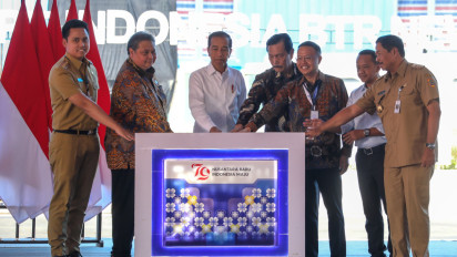 Presiden Jokowi Resmikan Pabrik Baterai Litium di KEK Kendal, Nilai Investasinya Rp3,2 Triliun