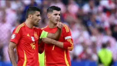 Pemain Timnas Spanyol Rodri (kiri) dan Alvaro Morata disanksi larangan satu pertandingan oleh UEFA pada Rabu (07/8/2023).