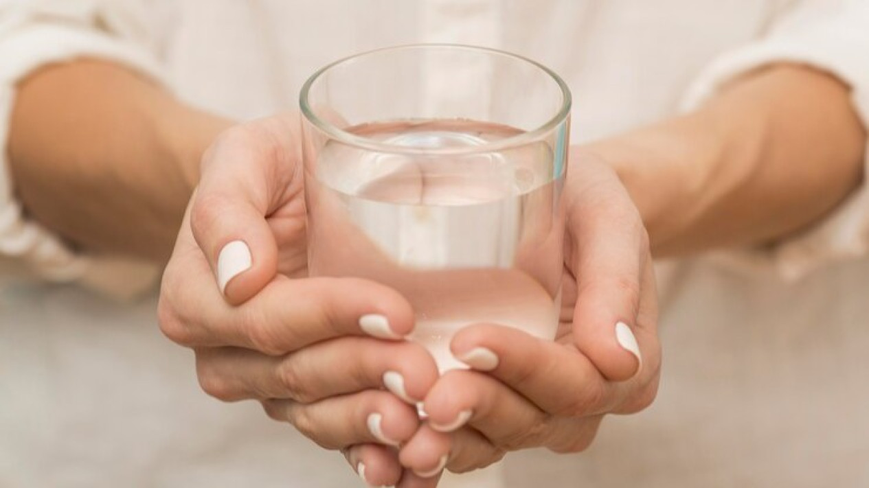Jangan Salah, Ini Urutan Cara Minum Air Kebiasaan Nabi Muhammad SAW, Mulai Sekarang Amalkan agar Tetap Sehat
            - galeri foto