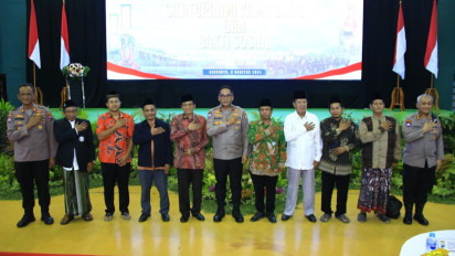 Bagikan Ribuan Paket Sembako, Ops NCS Polri Bawa Pesan Pilkada Damai di Jawa Timur