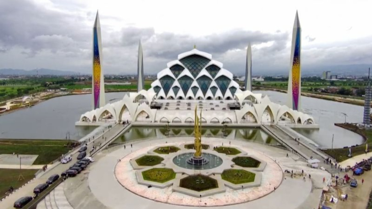 Jadwal Sholat Bandung dan Sekitarnya Hari ini, Jumat 9 Agustus 2024
            - galeri foto