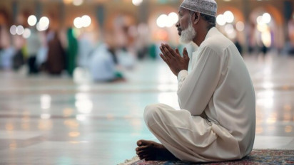 Ini Doa Disarankan Ustaz Adi Hidayat Buat Rezeki Lancar dan Terhindar dari Kemaksiatan, Bisa Dibaca Pria dan Wanita Lebih Afdhol pada Waktu...