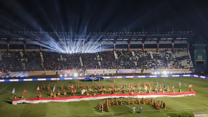 Ragam Tari dan Nyanyian Lagu Tradisional Meriahkan Opening Ceremony Liga 1 2024/2025, Libatkan 200 Penari Asal Bandung Hingga Kibarkan 18 Bendera Klub