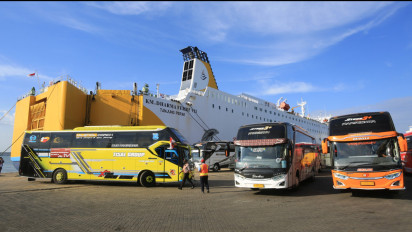 HUT RI ke-79, 70 Bus Pariwisata Disebrangkan ke IKN Melalui Pelabuhan Tanjung Perak Surabaya