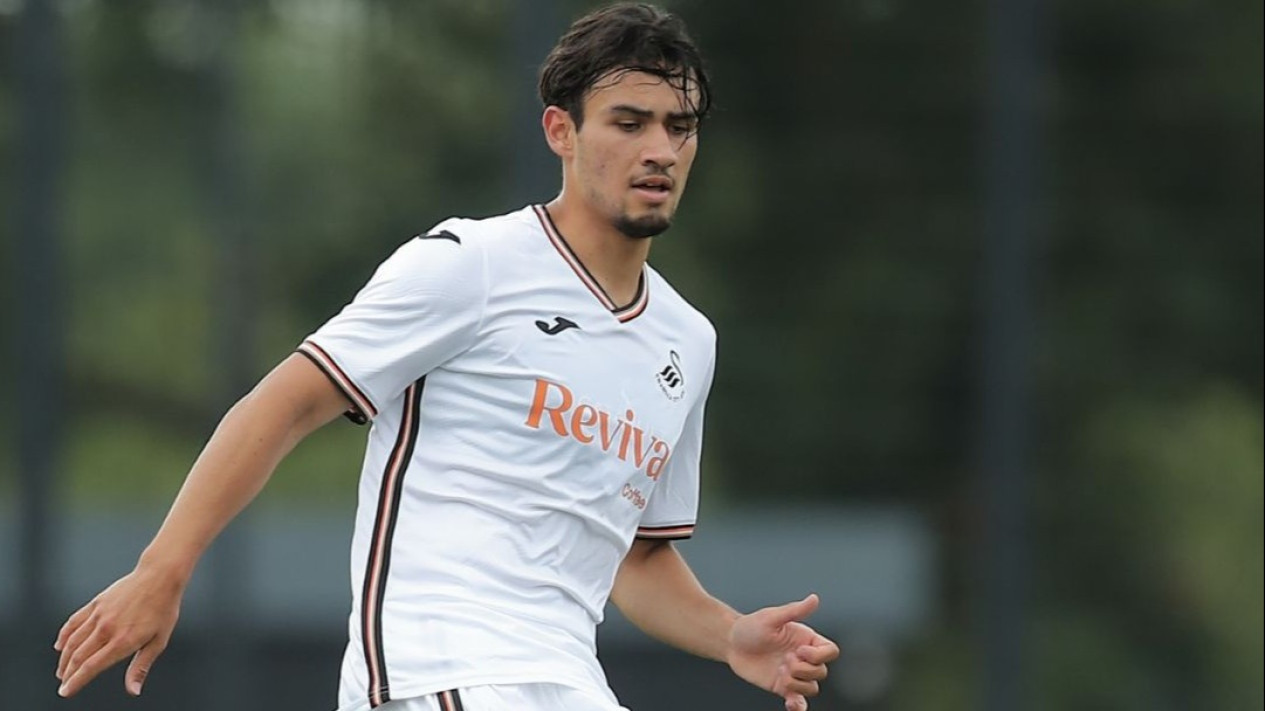 Bintang Timnas Indonesia Nathan Tjoe-A-On Masuk Daftar Susunan Pemain Swansea City, Berpotensi Debut di Liga Inggris
            - galeri foto