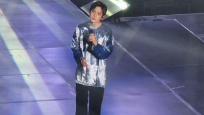 Bikin EXOL Histeris, Suho Pamer Otot Lengan hingga Push Up di Panggung Konser SU:HOME Jakarta