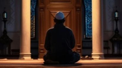 Ternyata Ini Penyebab Ustaz Adi Hidayat Sarankan Shalat Tahajud di Akhir Waktu