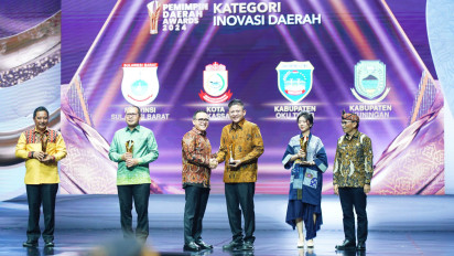Bupati OKU Timur Ir. H. Lanosin Menerima Penghargaan Tingkat Nasional di Ajang Pemimpin Daerah Award 2024