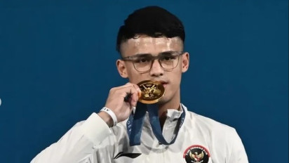 Rizki Juniansyah Lakukan Pemanasan dan Evaluasi Performa di Kejuaraan Asia Angkat Besi 2025
