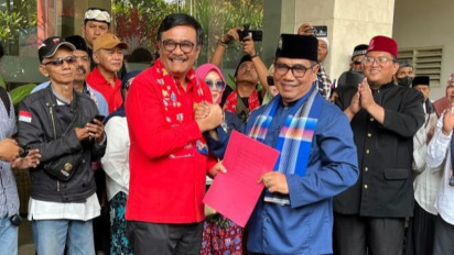 Minta PDIP Usung Anies Baswedan di Pilkada Jakarta, Masyarakat Betawi Datangi Kantor PDIP sambil Bawa Roti Buaya