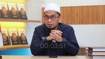 Sertakan Setiap Ibadah, Ustaz Adi Hidayat Bilang ini Solusi Saat Merasa Kesusahan Ketika Mencari Kerja, Doanya…