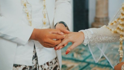 Catat! Ada 12 Adab Suami Terhadap Istri yang Harus Dilakukan